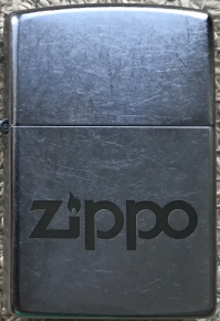207_Z Logo1 Зажигалка ZIPPO Classic с покрытием Street Chrome™, латунь/сталь, серебристая, матовая, 38x13x57 мм